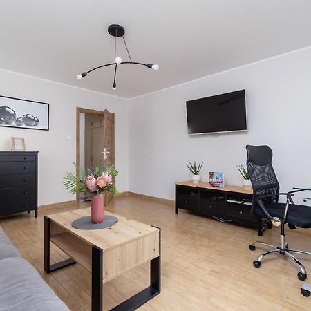 Pleasant Apartment With Terrace Cracow By Noclegi Renters Krakow Luaran gambar