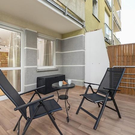 Pleasant Apartment With Terrace Cracow By Noclegi Renters Krakow Luaran gambar