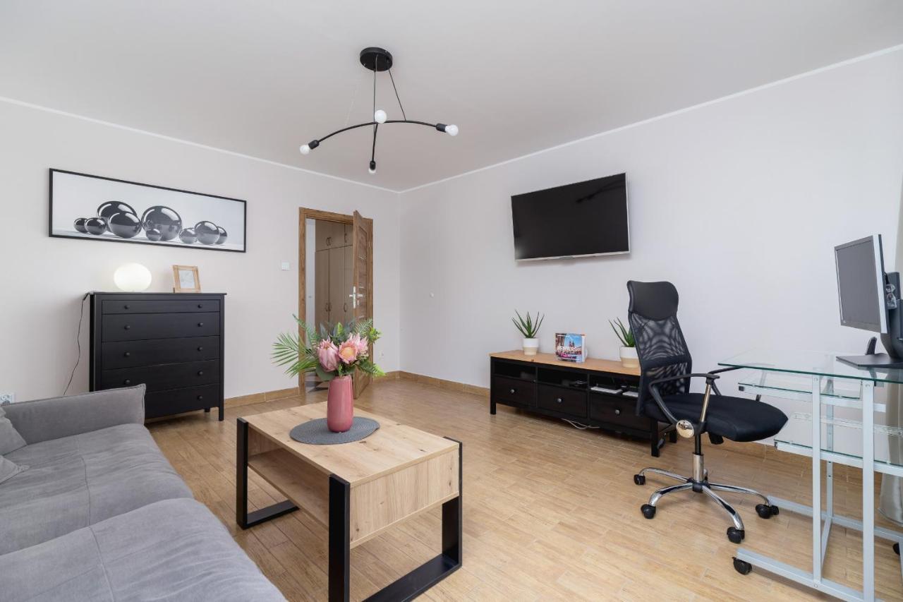 Pleasant Apartment With Terrace Cracow By Noclegi Renters Krakow Luaran gambar