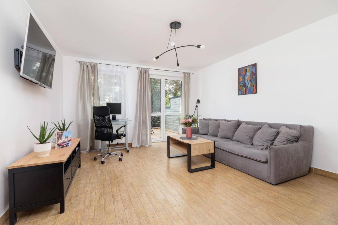 Pleasant Apartment With Terrace Cracow By Noclegi Renters Krakow Luaran gambar