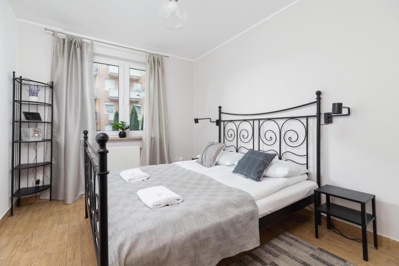 Pleasant Apartment With Terrace Cracow By Noclegi Renters Krakow Luaran gambar
