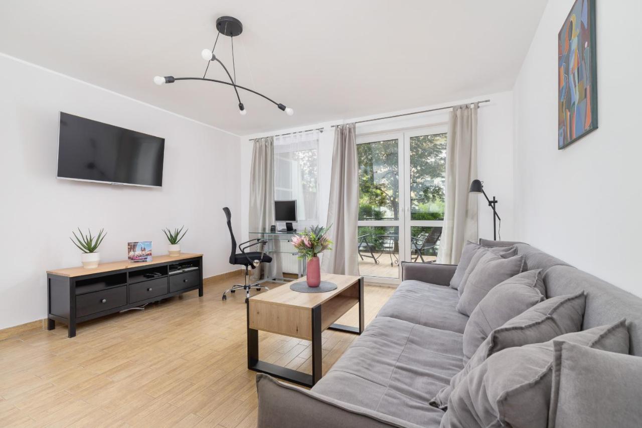 Pleasant Apartment With Terrace Cracow By Noclegi Renters Krakow Luaran gambar