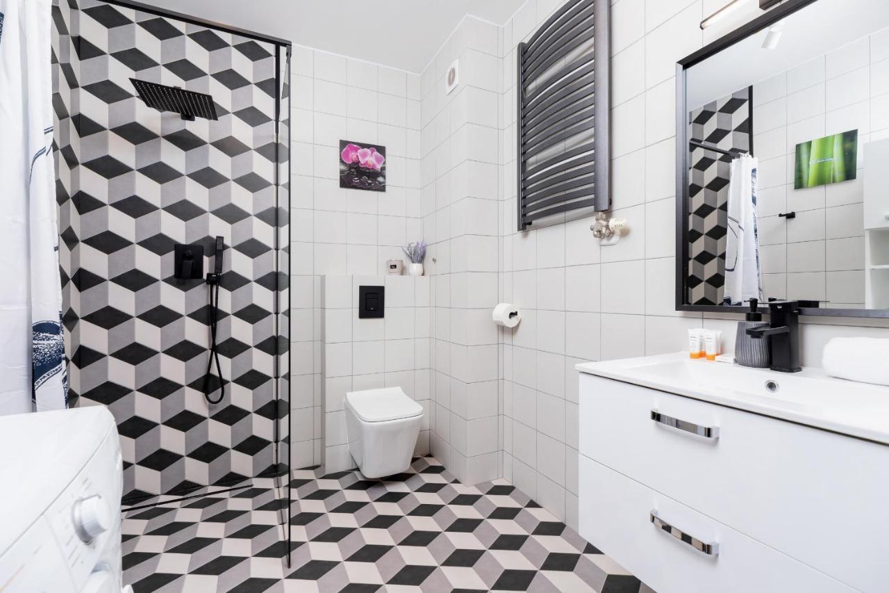 Pleasant Apartment With Terrace Cracow By Noclegi Renters Krakow Luaran gambar