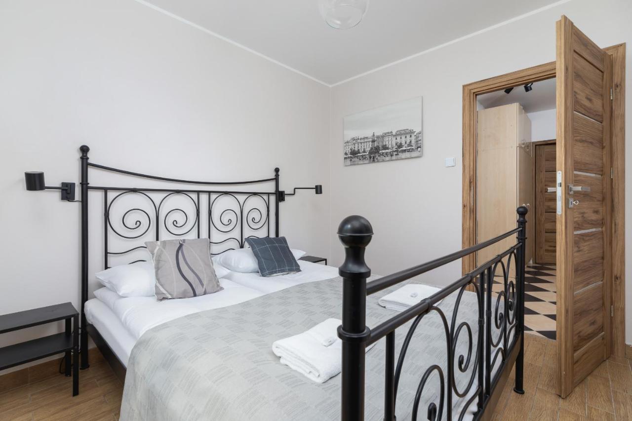 Pleasant Apartment With Terrace Cracow By Noclegi Renters Krakow Luaran gambar