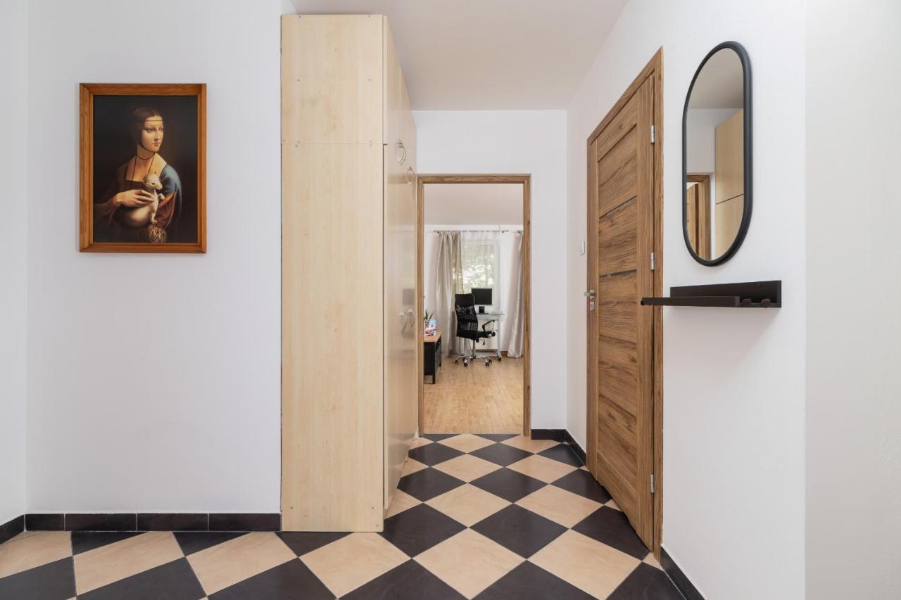 Pleasant Apartment With Terrace Cracow By Noclegi Renters Krakow Luaran gambar