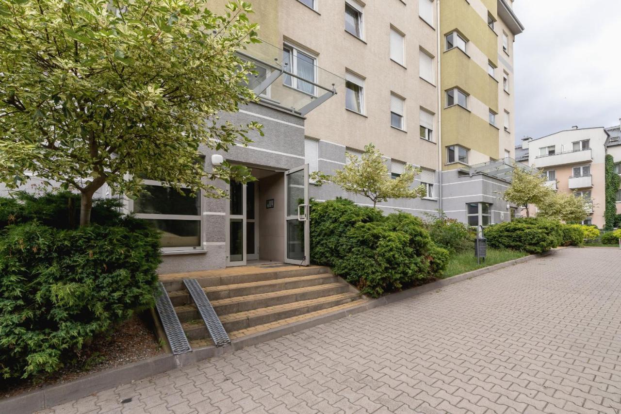 Pleasant Apartment With Terrace Cracow By Noclegi Renters Krakow Luaran gambar